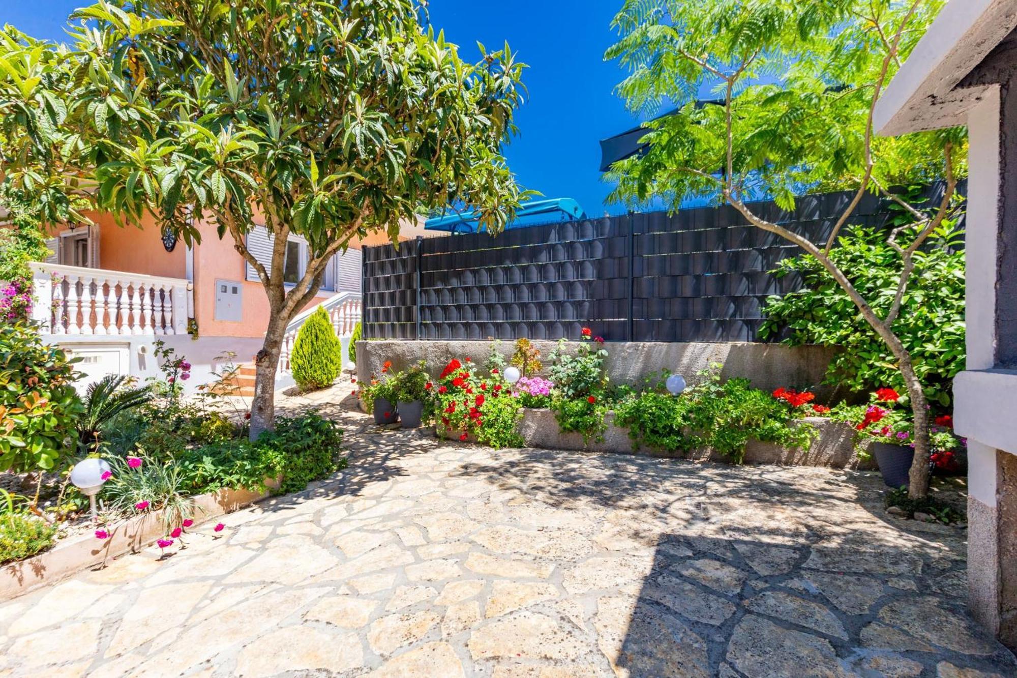 זאדאר Holiday Home Flora מראה חיצוני תמונה