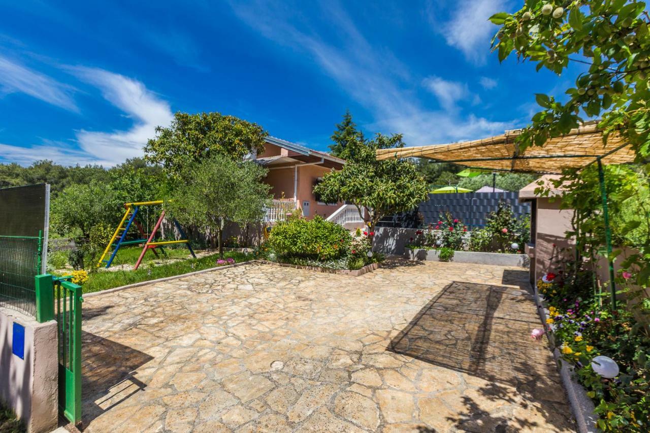 זאדאר Holiday Home Flora מראה חיצוני תמונה