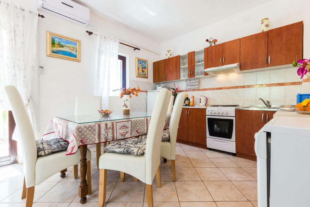 זאדאר Holiday Home Flora מראה חיצוני תמונה