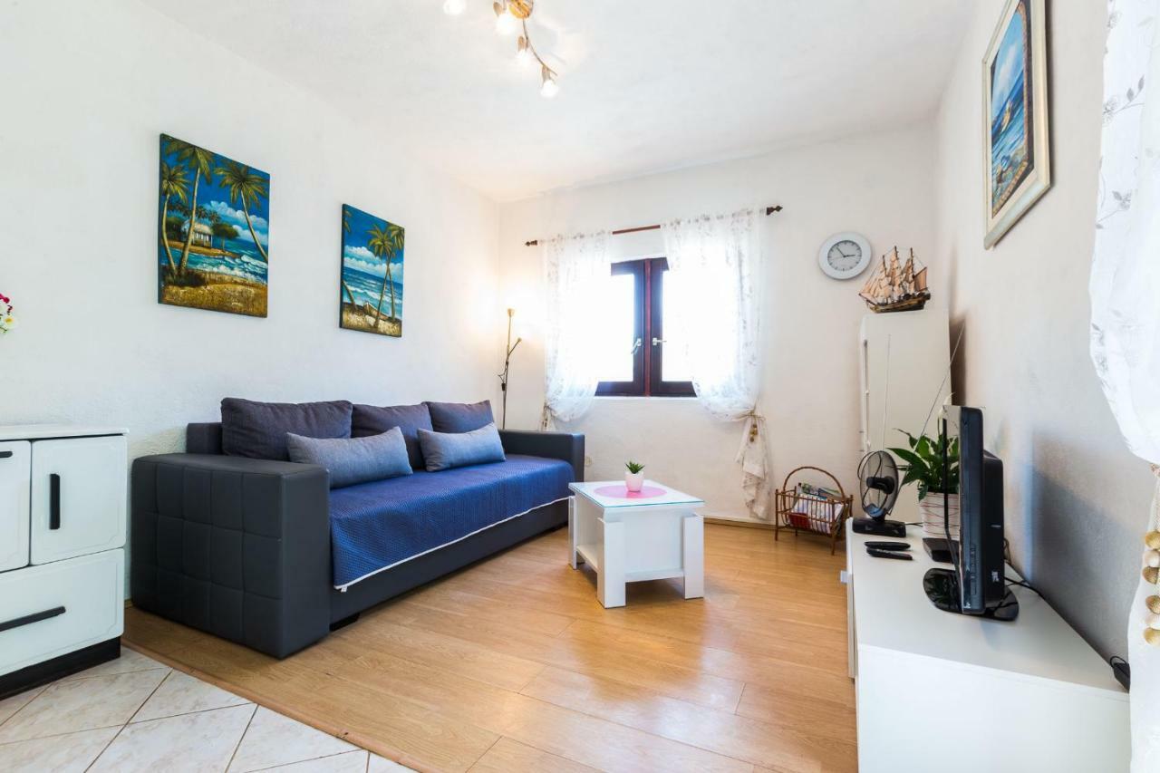זאדאר Holiday Home Flora מראה חיצוני תמונה