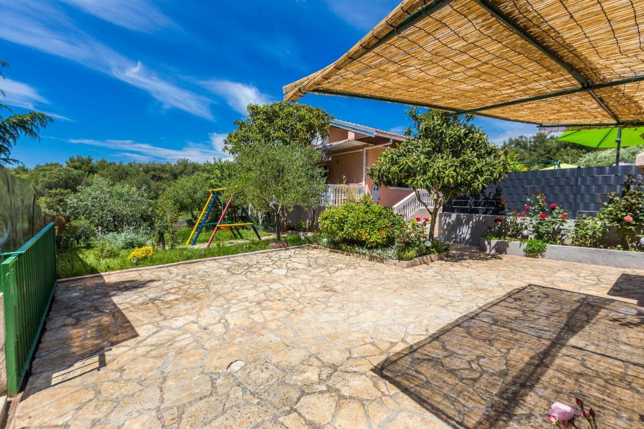 זאדאר Holiday Home Flora מראה חיצוני תמונה